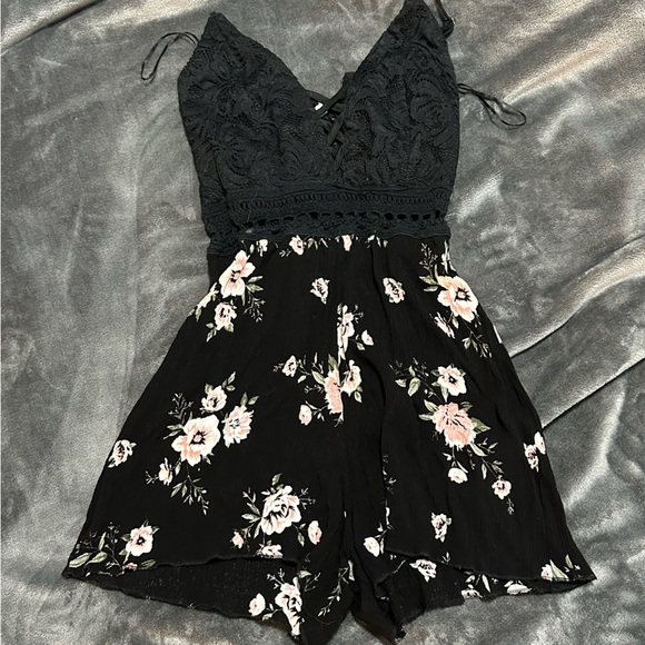 Floral Romper - Picture 1 of 4